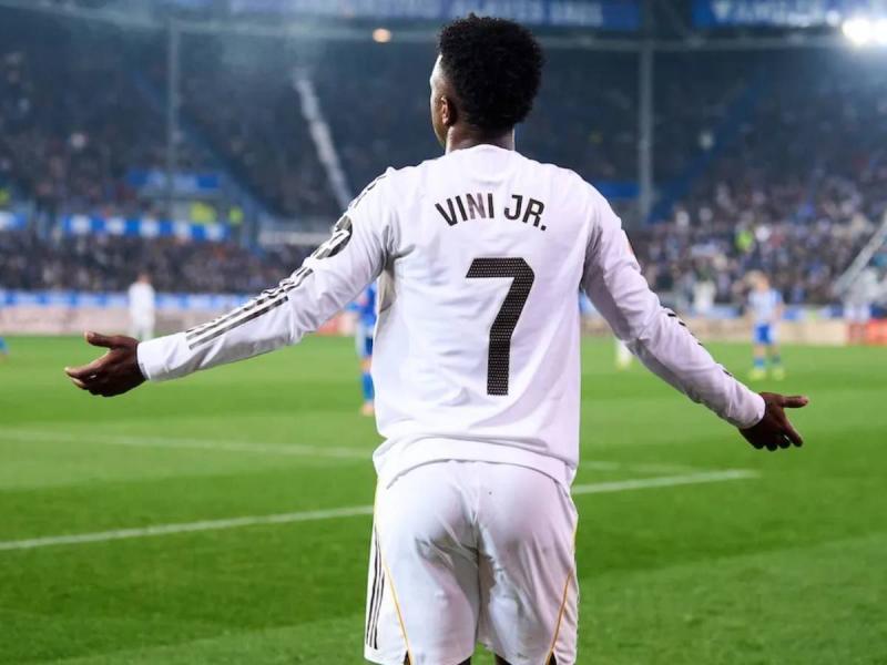 Real Madrid sufre giro inesperado: Club millonario planea quitarle a Vinicius sin pagar nada