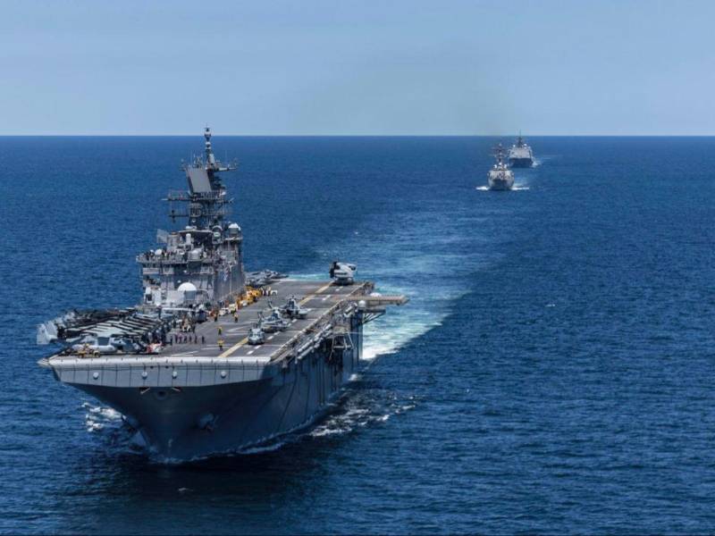 El buque de asalto anfibio USS Iwo Jima (LHD-7), clase Wasp, señalado por el presidente Donald Trump como parte clave del traslado de Nicolás Maduro y su esposa Cilia Flores, tras su captura.