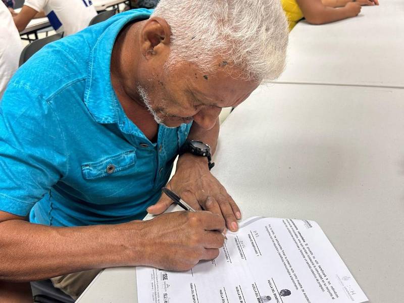 Beneficiarios del programa celebran la entrega de equipos que transformará su labor.