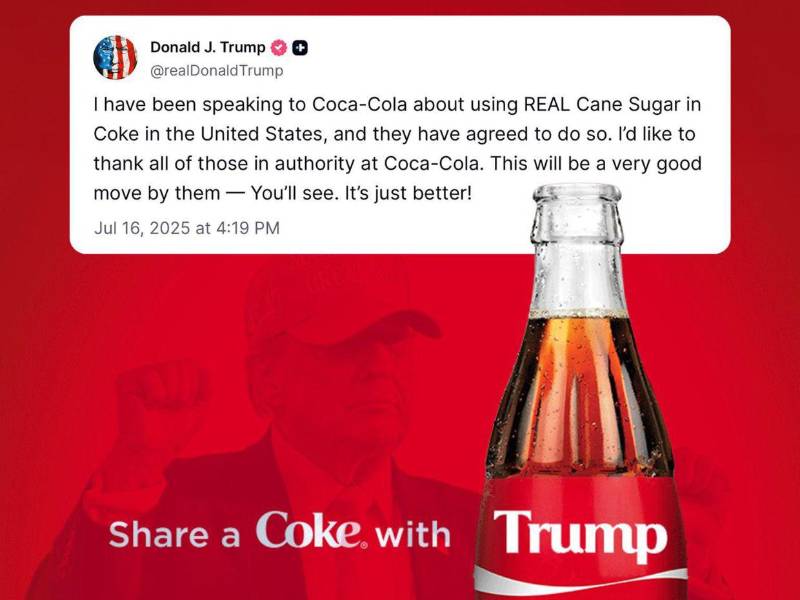 Foto publicada por la Casa Blanca en X: Trump alza los puños con fondo rojo y el mensaje Tómate una Coca-Cola con Trump.
