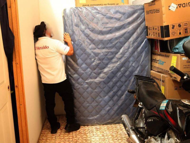 Las camas que llegaron a las capitanías de puerto eran de otra marca distinta a la que se compró, según constató EL HERALDO Plus.