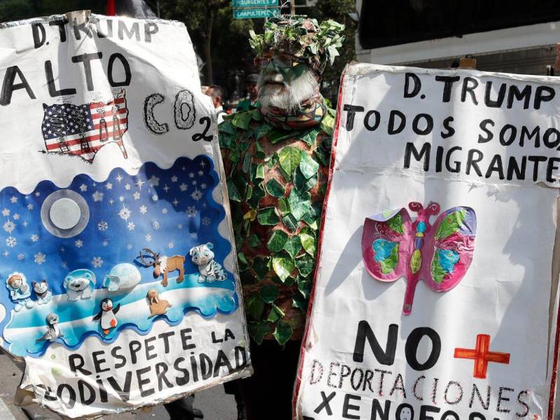 Los migrantes mostraron su malestar por las políticas migratorias de Estados Unidos.