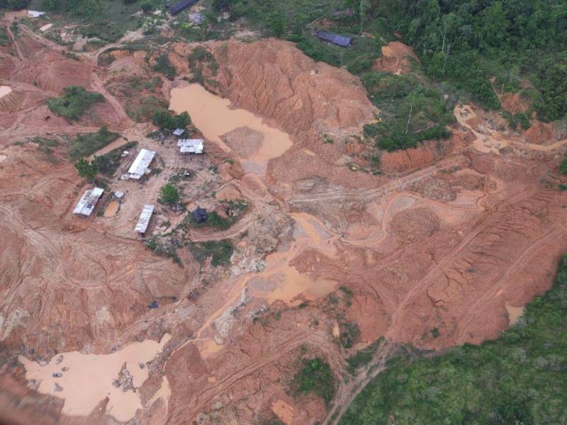 Cinco años después de que EL HERALDO Plus documentara la carretera ilegal que abrió paso al ecocidio en la Biosfera del Río Plátano, un nuevo operativo aéreo confirmó que la amenaza continúa