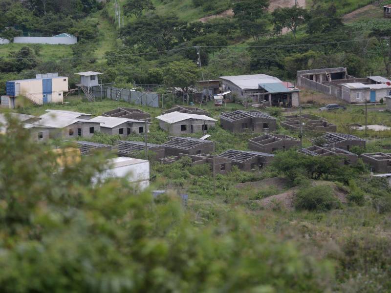 La idea es terminar las viviendas y entregarlas a las familias necesitadas, pero no hay avances.
