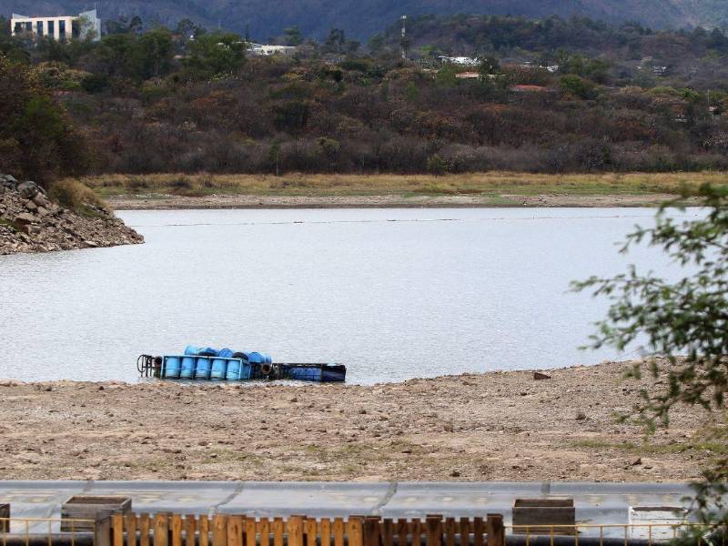 El bajo almacenamiento en las represas obliga a mantener racionamientos en el Distrito Central, mientras persiste la falta de lluvias en la capital hondureña.