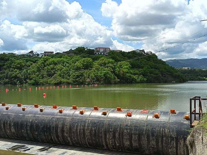 Los Laureles comenzó a bajar su nivel después de alcanzar el 100% de almacenamiento en octubre. El último registro ubica el embalse en el 99.16% de su capacidad.