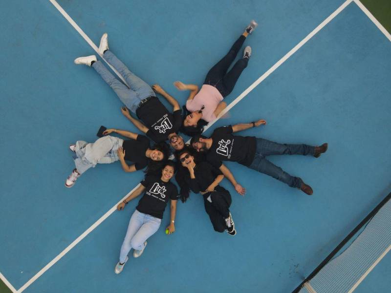 Espinoza y su equipo de trabajo en estas últimas producciones.