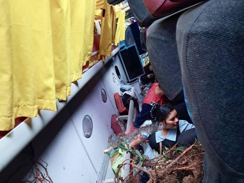 Trágico accidente deja al menos dos personas muertas y alrededor de 20 heridos en Intibucá.