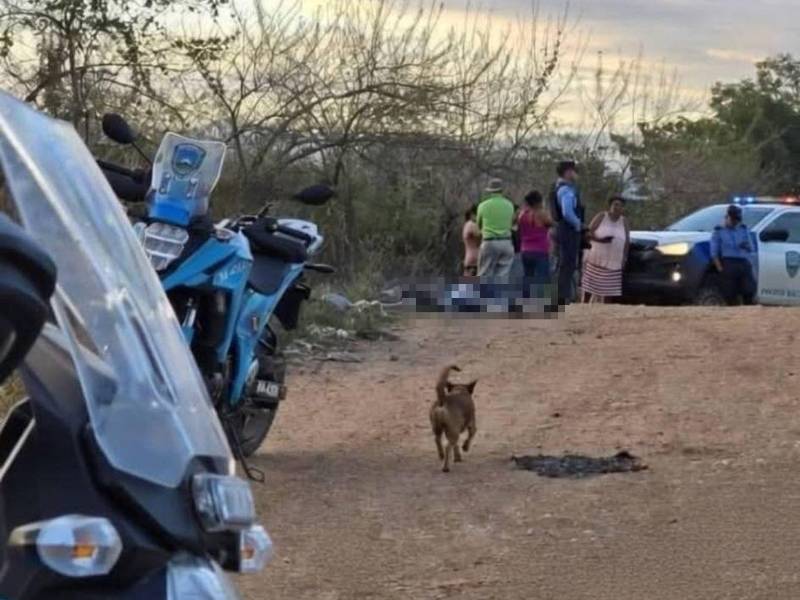 El cadáver del joven quedó tendido en una polvorienta calle del barrio Los Pinos.