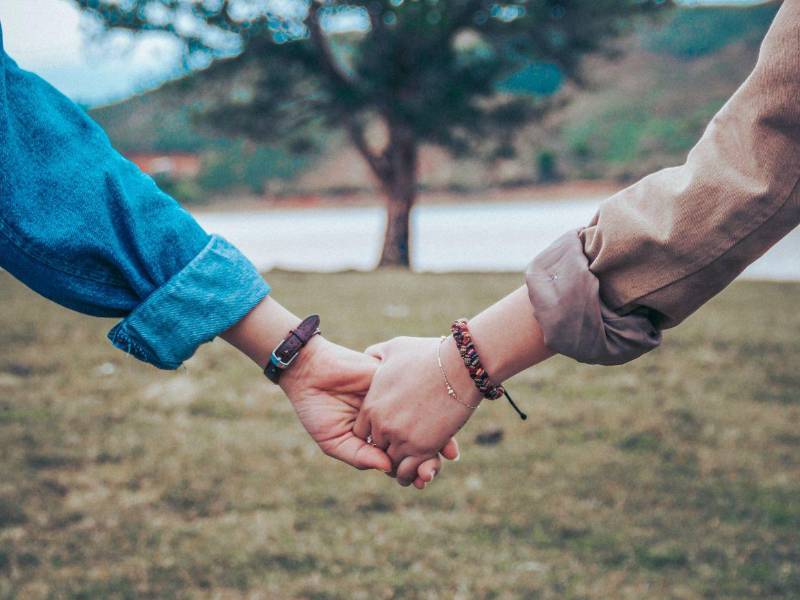 Compartir actividades agradables refuerza el vínculo amoroso.