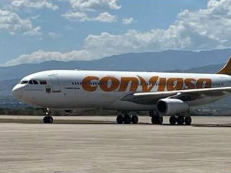 La imagen muestra la aeronave venezolana que en Palmerola recogió a los migrantes para llevarlos al país sudamericano.