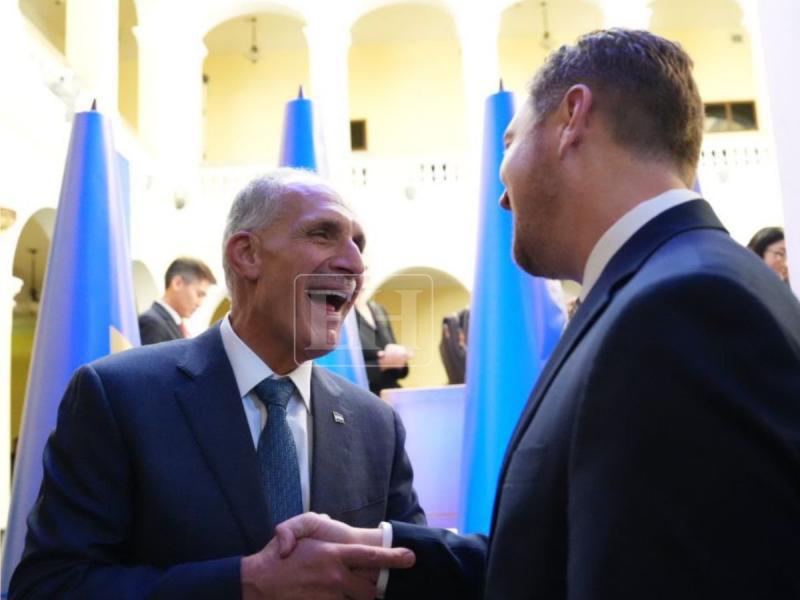 Exalcaldes, expresidentes y figuras políticas acompañaron a Juan Diego Zelaya