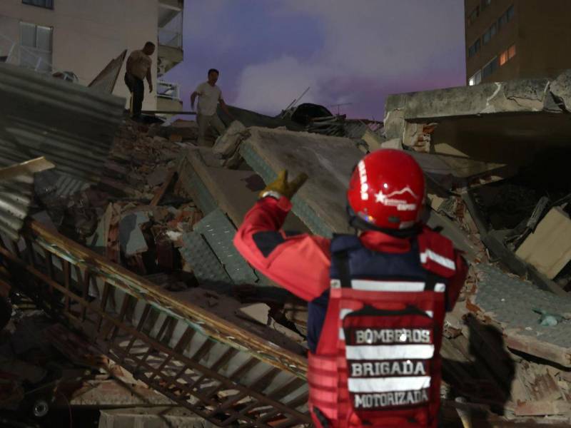 Un potente terremoto sacudió este miércoles a Venezuela, dejando colapsos de edificios en Caracas y otros sectores del país.