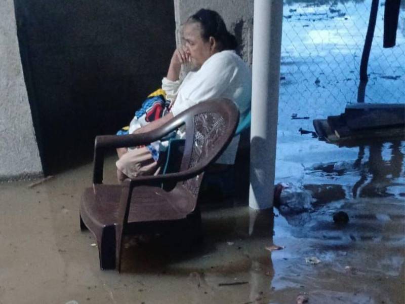 Miles de familias están viviendo enmedio de las inundaciones, debido a las malas obras.