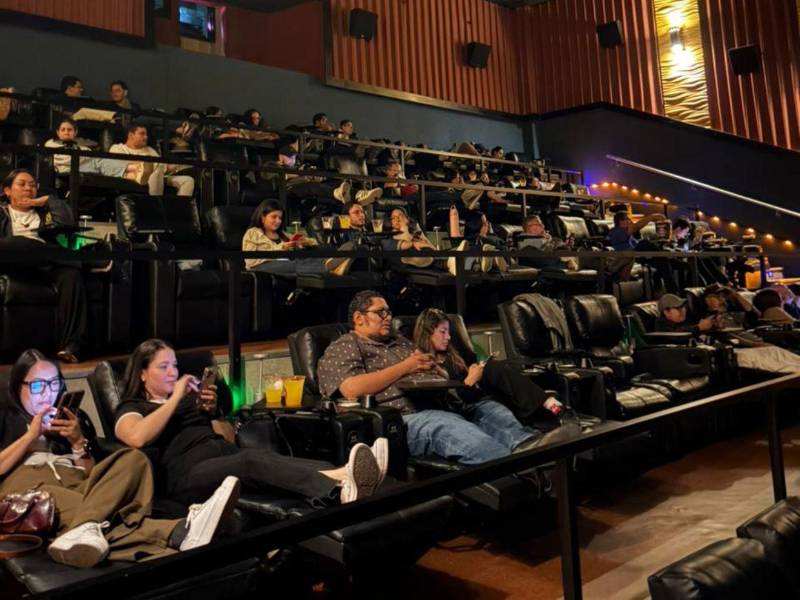 Los usuarios registrados y suscriptores disfrutaron de esa noche cargada de suspenso, buen ambiente y ricas palomitas.