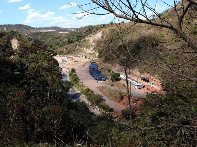 La represa San José, detenida desde noviembre de 2024, cuenta con apenas un 36% de avance, y será retomada por la administración 2026-2030.