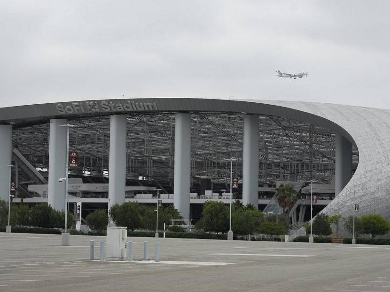 Los grandes templos de la NFL serán protagonistas del Mundial 2026 en Estados Unidos, donde once estadios acogerán la mayor parte del torneo, incluidas las semifinales y la final en el MetLife Stadium de Nueva York, en la imagen el imponente <b>SoFi Stadium de Los Ángeles</b> acogerá el 12 de junio el primer partido del torneo en Estados Unidos, un Estados Unidos-Paraguay correspondiente al Grupo D.