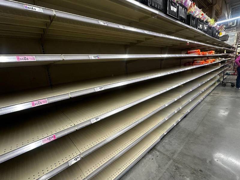 El estado de Texas, y en particular el área metropolitana de Houston, se mantiene en alerta ante el avance de una peligrosa tormenta invernal que este fin de semana afecta a gran parte de Estados Unidos y ya ha provocado cortes de energía, cancelaciones masivas de vuelos y cierre de carreteras.