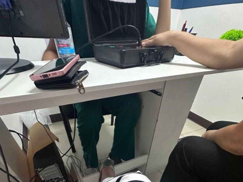Los supuesto médicos utilizan el analizador de resonancia cuántica, que según las referencias en internet y médicos especialistas, no sirve para realizar diagnósticos médicos válidos.