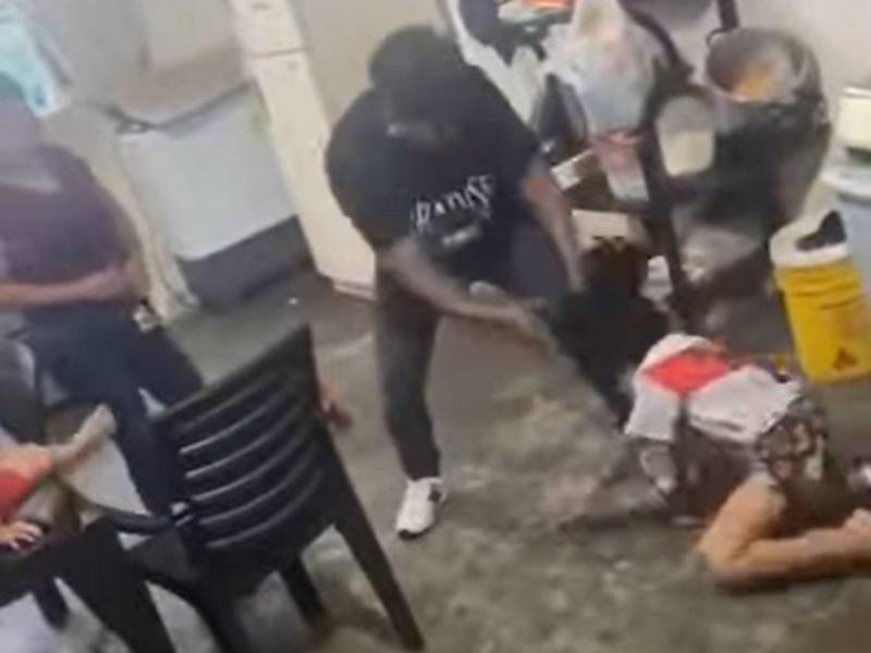 Las violentas imágenes causaron repudio en redes.