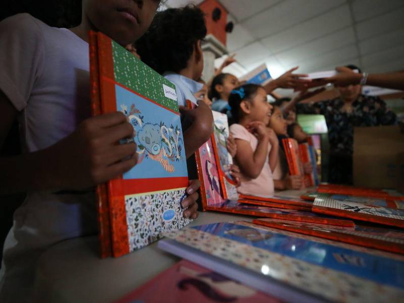 EL HERALDO y Cuadernos Quick respaldaron a Acifea con cuadernos que impulsan los sueños de 20 estudiantes.