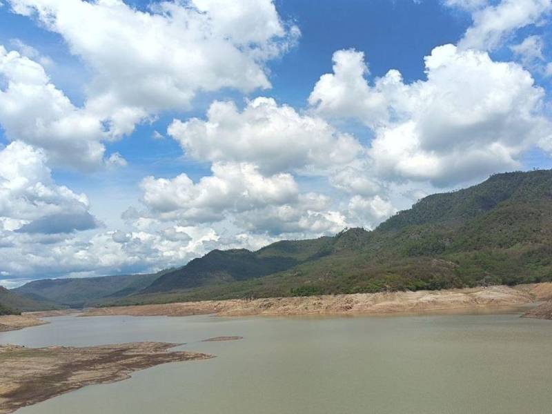 Aunque todavía permanecen en niveles de riesgo hídrico alto, las represas capitalinas registraron una recuperación: Los Laureles alcanzó el 33.54% y La Concepción llegó al 25.47%.