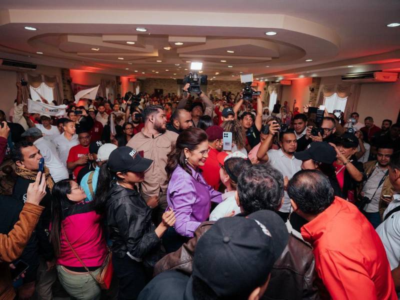 La tarde de ayer sábado, Rixi Moncada se reunió junto a líderes y candidatos en La Ceiba, Atlántida.