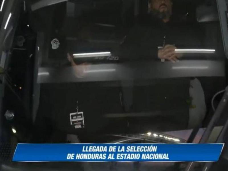 Momento cuando la Selección de Honduras llegaba al Nacional de San José.