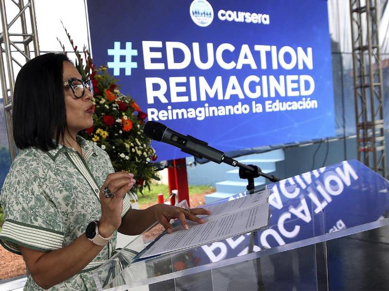 Gloria Palacios, directora de Discovery School, reafirmó el compromiso de la institución con una educación innovadora y de excelencia, orientada a formar ciudadanos globales preparados para los desafíos del futuro.