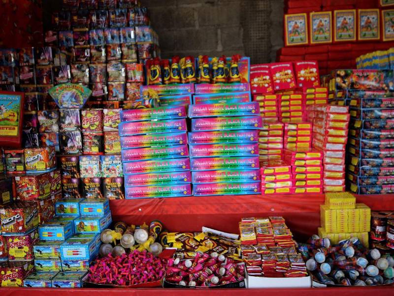 Vendedores se preparan para recibir la época decembrina pese a advertencia de la AMDC.