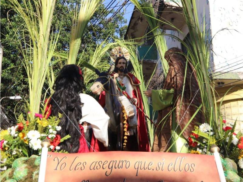 Las ceremonias recordaron la entrada triunfal de Jesucristo a Jerusalén, uno de los momentos más representativos del calendario litúrgico católico.