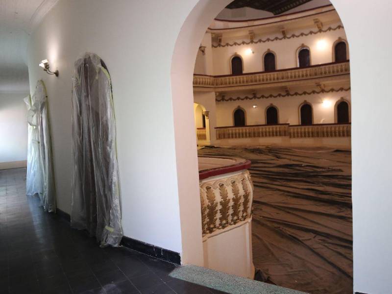 Según personal del sector, la obra contempla la mejora de acabados y cambio de puertas, ventanales y cielos rasos.