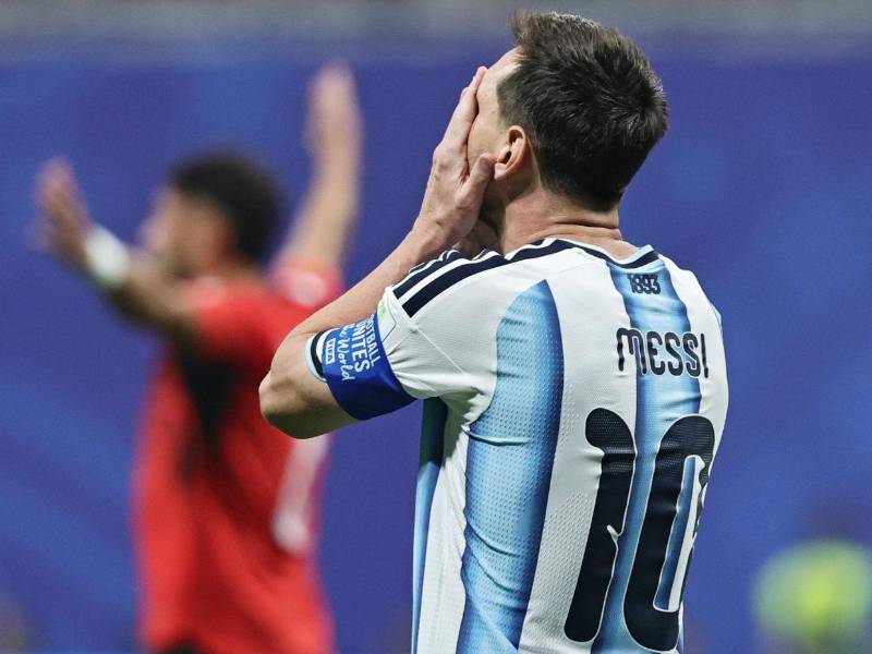 Lionel Messi falló su penal al minuto 21 ante los egipcios, perdían 1-0 en ese momento.