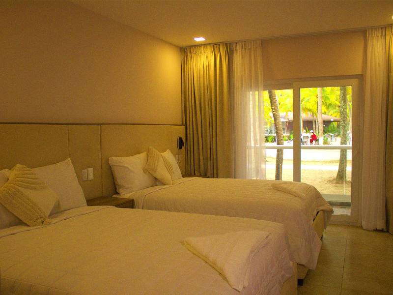 Habitaciones con acabados modernos, equipadas con todas las comodidades para garantizar una estadía confortable en el caribe hondureño.