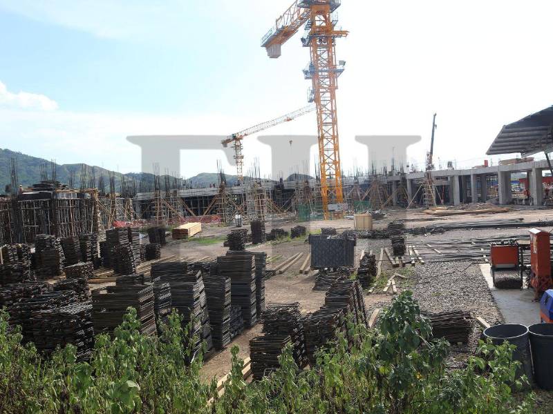 Así avanza la construcción del nuevo Hospital de Choluteca. Según los trabajadores, se prevé que terminarán la obra en diciembre, aunque Salud proyecta su entrega para marzo de 2026.