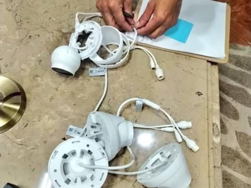 Además de la instalación de dispositivos, la actual administración denuncio boicoteos en los sistemas de votación y audio ordenados por Redondo antes de salir del cargo.