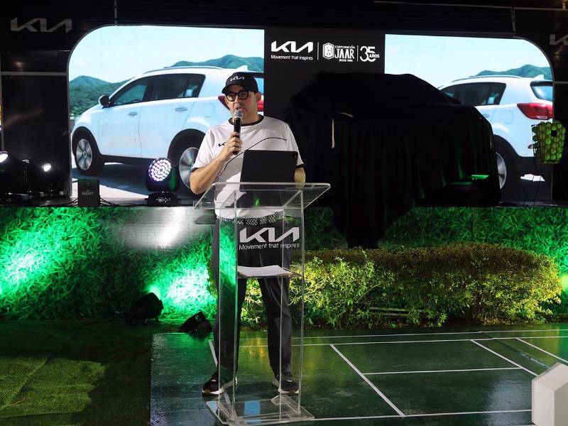 Mario Acosta, Director Nacional de Ventas de Kia Honduras y Corporación Jaar, destacó la potencia y eficiencia del nuevo modelo híbrido.