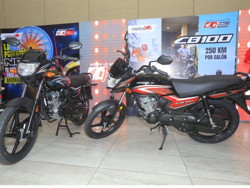Honda CB100: tu compañera ideal para la ciudad y el trabajo.
