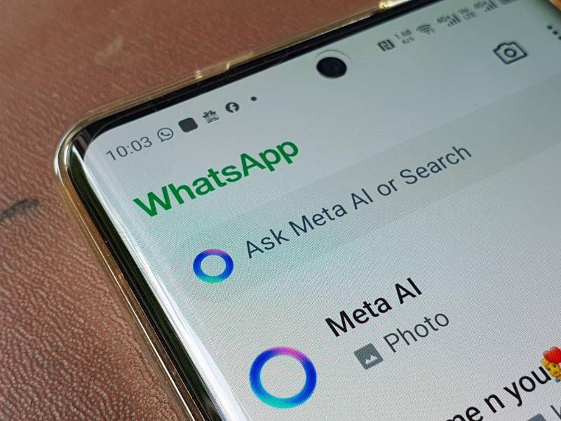 La aplicación de mensajería WhatsApp (del grupo Meta) incluye desde marzo la posibilidad de interactuar directamente y desde la página de inicio con su propia IA