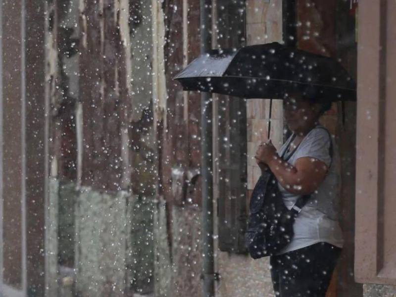 Cenaos afirmó que las lluvias se deben al ingreso de una vaguada, que afectará a diferentes barrios y colonias del Distrito Central hasta el próximo martes.