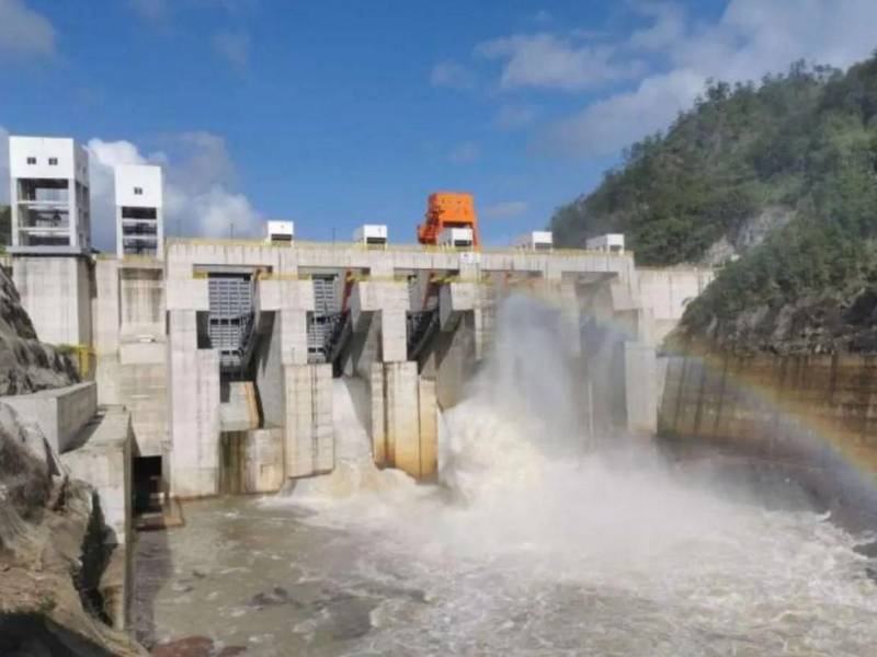 La estatal recurrirá a generación térmica en Juticalpa para mantener el suministro eléctrico en Olancho y zonas aledañas. La imagen muestra Patuca III en tiempos de operación, actualmente el bajo nivel de agua obligará a suspender operación.