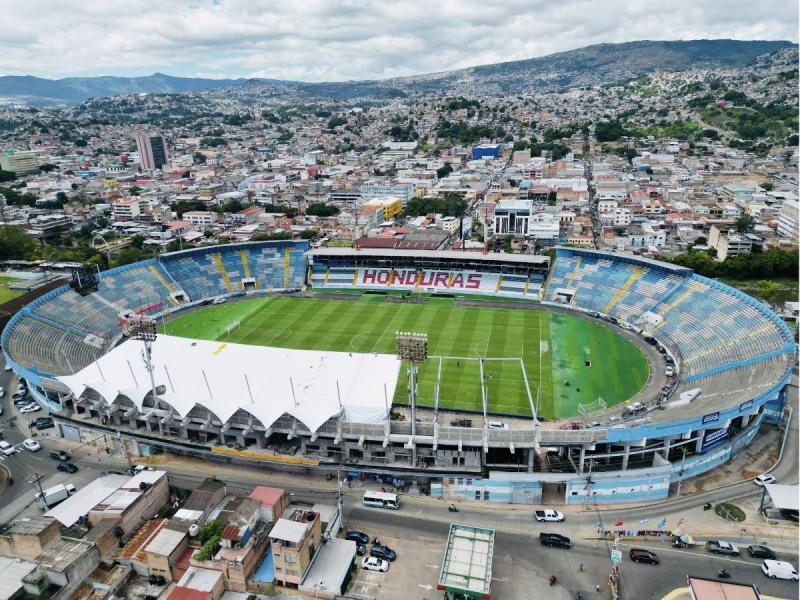 Remodelación del estadio Nacional de Honduras: Material del techo y recintos que lo tienen