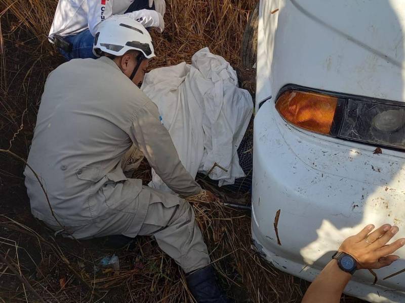 La vida de una adolescente de apenas 16 años de edad, se apagó tras un fatídico accidente que involucró a dos buses. El choque se registró en la aldea La Angostura, en el municipio de Jesús de Otoro, en el departamento de Intibucá.