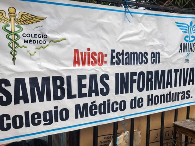 Entre las principales exigencias del gremio se encuentran el cese de los despidos y el reintegro de médicos, el pago de salarios adeudados.