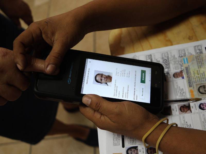 Hubo actas que se enviaron en blanco, pese a que la población llegó a votar, según un informe de auditoría que citó el consejero Marlon Ochoa.