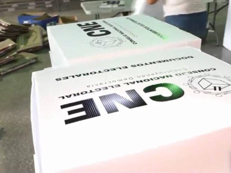 Unión Latin Cargo, única oferente en la licitación del CNE para transporte electoral, anunció su retiro por retrasos e incumplimientos, por lo que se inició el proceso de contratación expedita.