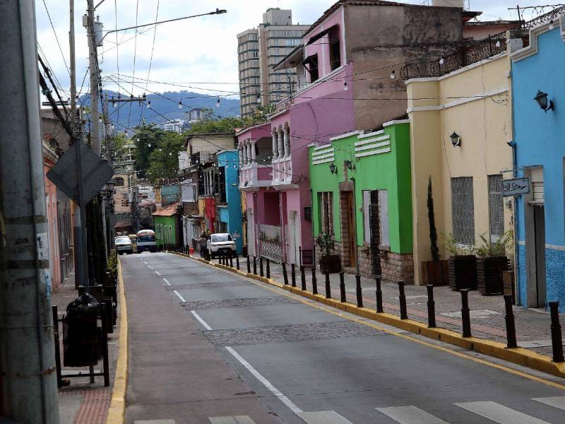 La avenida Cervantes de la capital es uno de los principales puntos de visita durante la Semana Santa.