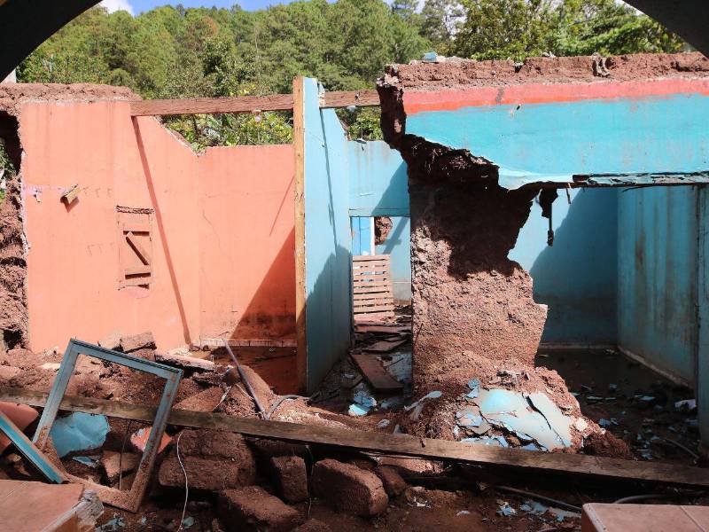 El entrevistado solicita ayuda a las autoridades de Santa Lúcia y a los hondureños que con un corazón solidario están dispuestos a aportar su granito de arena.