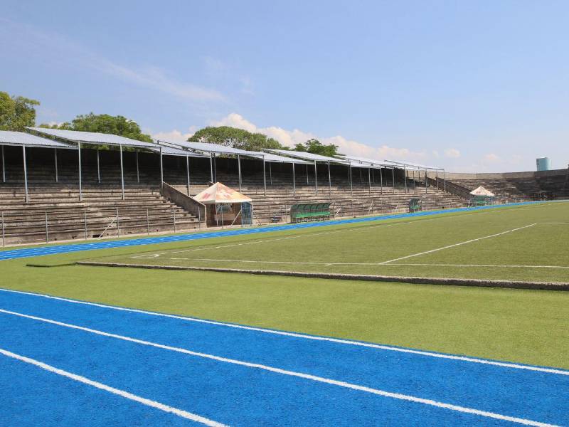Este techo en el estadio Roberto Suazo Córdova de la ciudad de La Paz fue mandado a colocar por la Policía Nacional..