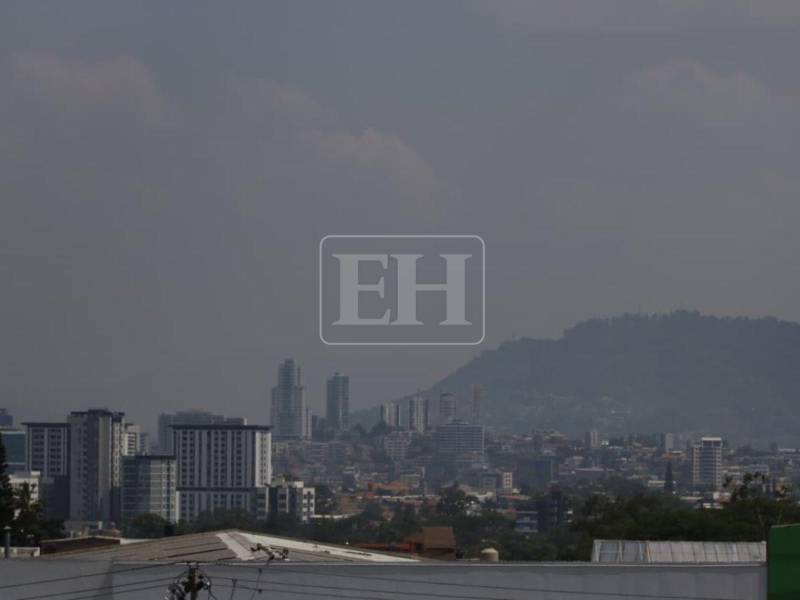 Este sábado 23 de mayo, Tegucigalpa registró las peores condiciones de calidad del aire en lo que va del 2026, alcanzando la categoría de “Muy Insalubre”, según reportes del Sistema Municipal de Gestión de Riesgos (SIMGER) de la Alcaldía Municipal del Distrito Central (AMDC).